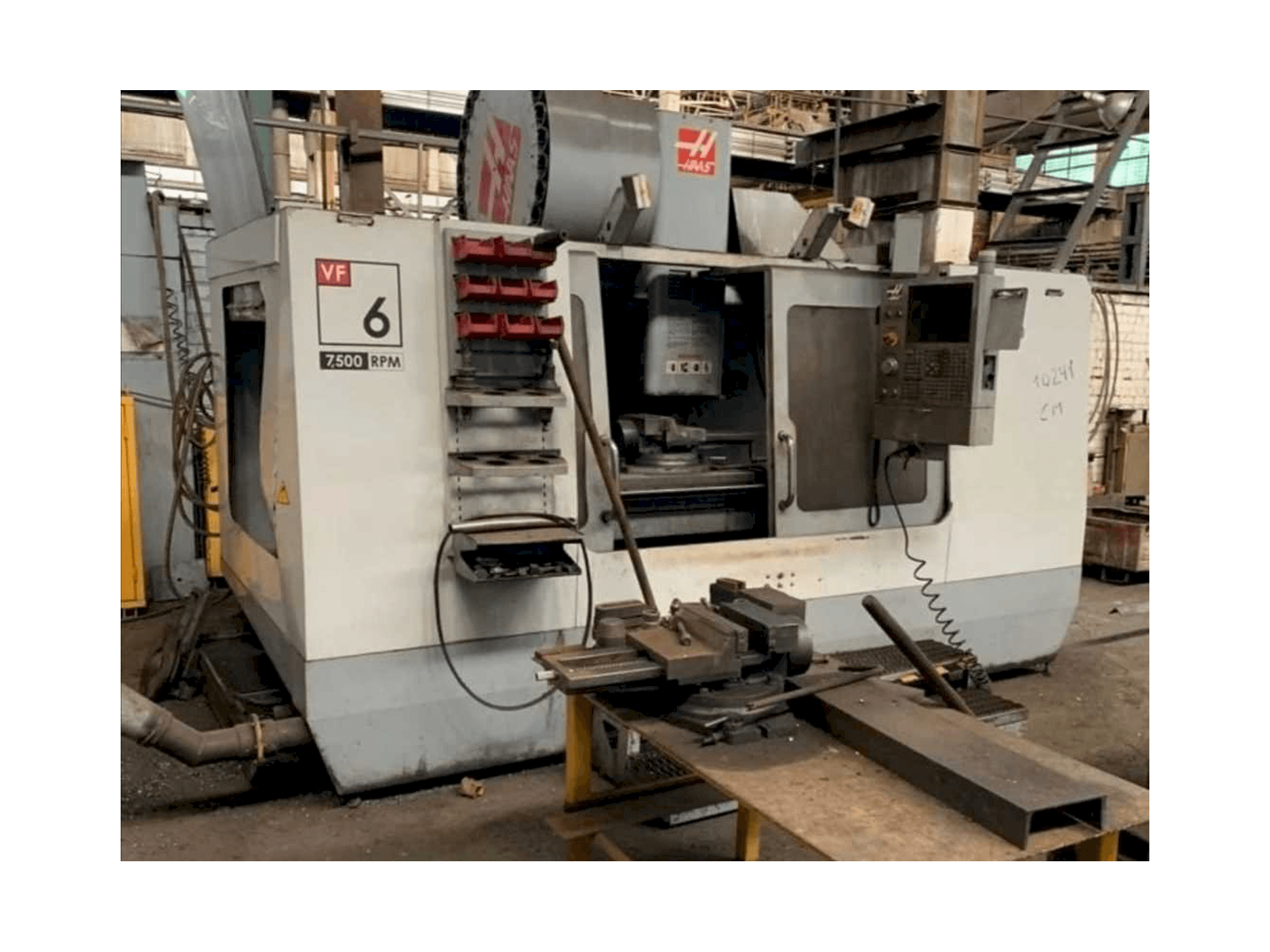 Vista frontale della macchina HAAS VF-6/50
