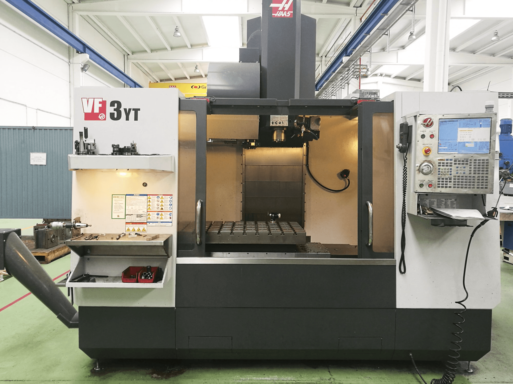 Vista frontale 2 della macchina HAAS VF-3YT